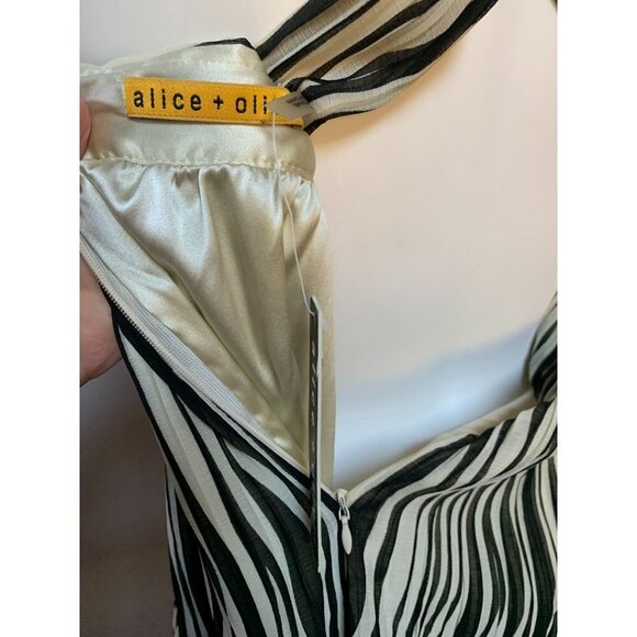 Alice+Olivia NEW! Deep V-neck Silk Dress Cross Back Pleated Floral Medium - Picture 7 of 11